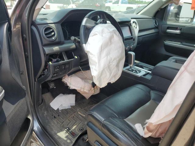 5TFTY5F10JX010085 - 2018 TOYOTA TUNDRA DOUBLE CAB SR/SR5 GRAY photo 8