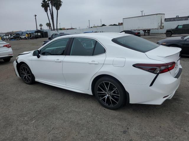 4T1T11AK3PU815453 - 2023 TOYOTA CAMRY SE NIGHT SHADE WHITE photo 2
