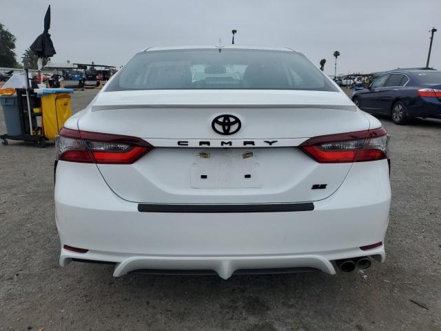 4T1T11AK3PU815453 - 2023 TOYOTA CAMRY SE NIGHT SHADE WHITE photo 6