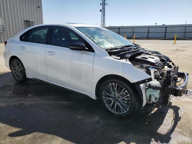 3KPF54AD0PE613189 - 2023 KIA FORTE GT LINE WHITE photo 4