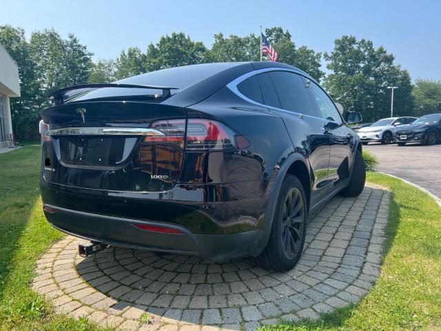 5YJXCAE2XHF078868 - 2017 TESLA MODEL X BLACK photo 4