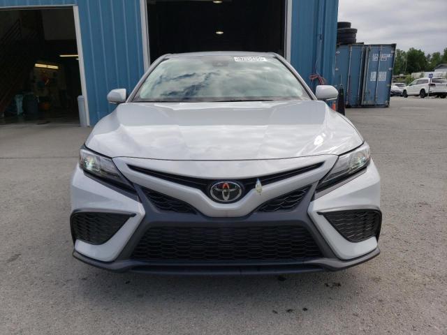 4T1G11AK1PU139490 - 2023 TOYOTA CAMRY SE NIGHT SHADE WHITE photo 5
