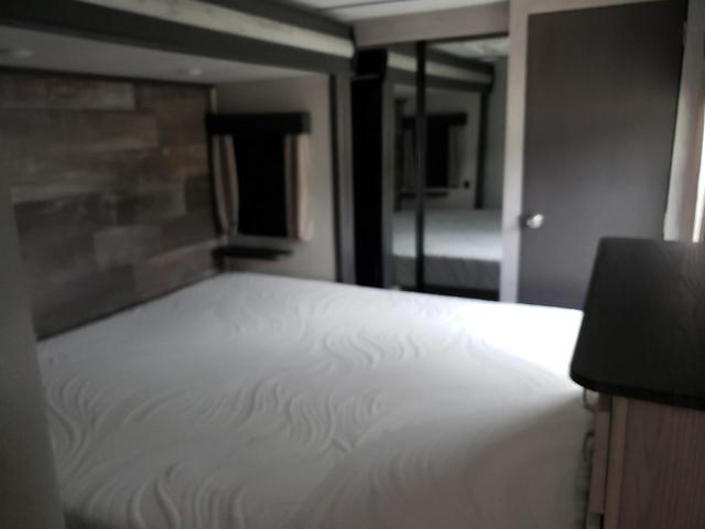 4YDF37324MA743359 - 2021 KEYSTONE MONTANA WHITE photo 5