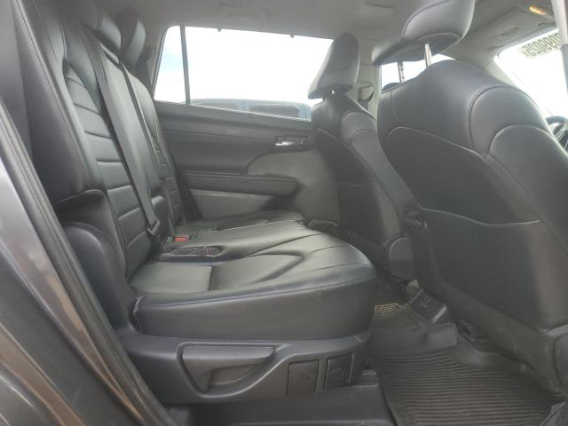 5TDHZRBH3NS234220 - 2022 TOYOTA HIGHLANDER XLE GRAY photo 11