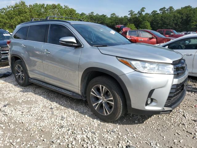 5TDZARFH6KS055378 - 2019 TOYOTA HIGHLANDER LE SILVER photo 4