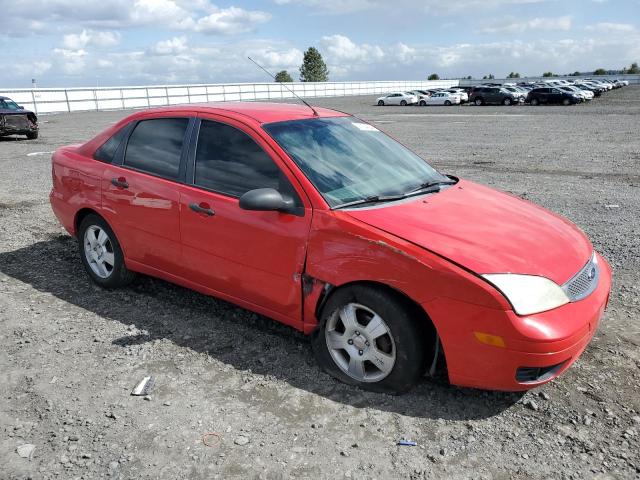 1FAFP34NX5W216395 - 2005 FORD FOCUS ZX4 RED photo 4