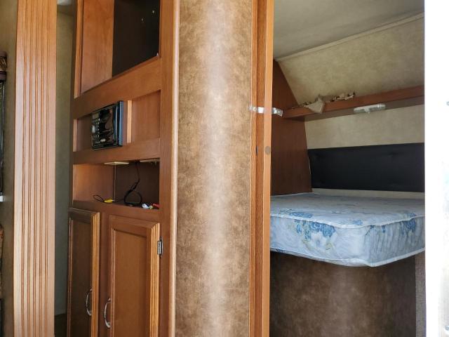 4X4TSMH24DA307069 - 2013 SALM FOREST RIV WHITE photo 5