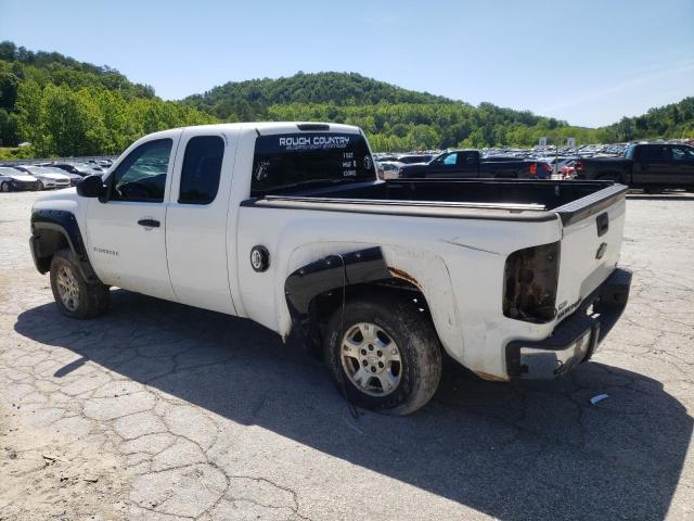 1GCRKPE3XBZ184178 - 2011 CHEVROLET SILVERADO K1500 WHITE photo 2