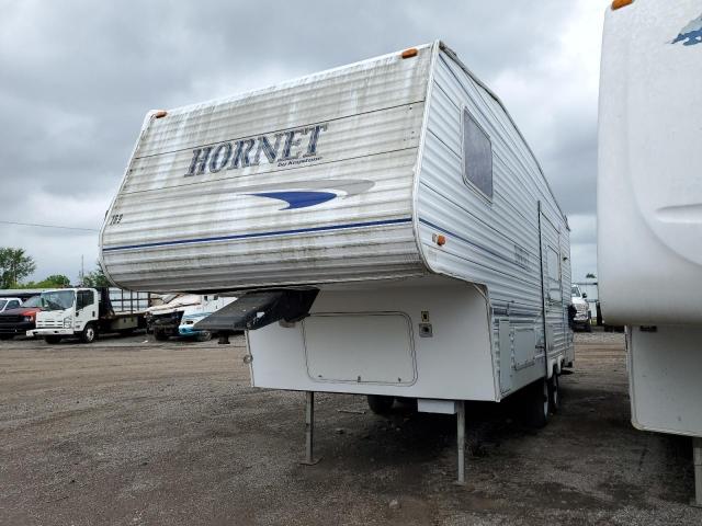 4YDF245264E311007 - 2004 KEYSTONE HORNET WHITE photo 2