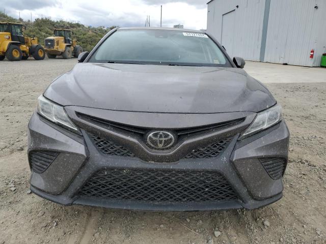 4T1B11HK8KU211018 - 2019 TOYOTA CAMRY L GRAY photo 5