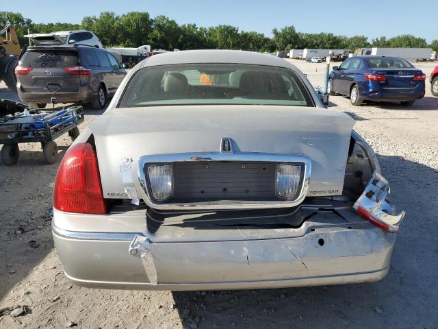 1LNHM81W84Y639593 - 2004 LINCOLN TOWN CAR EXECUTIVE Silber Foto 6