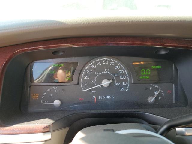 1LNHM81W84Y639593 - 2004 LINCOLN TOWN CAR EXECUTIVE Silber Foto 9