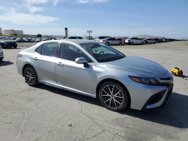 4T1T11AK0PU078177 - 2023 TOYOTA CAMRY SE NIGHT SHADE SILVER photo 4