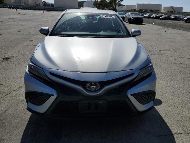 4T1T11AK0PU078177 - 2023 TOYOTA CAMRY SE NIGHT SHADE SILVER photo 5