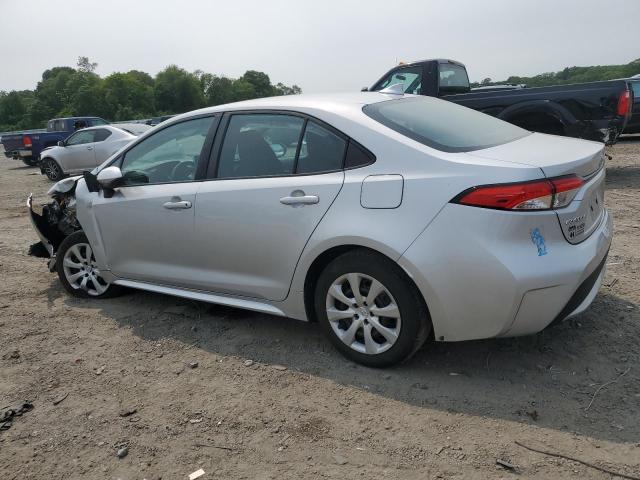 5YFEPMAE2MP167362 - 2021 TOYOTA COROLLA LE SILVER photo 2