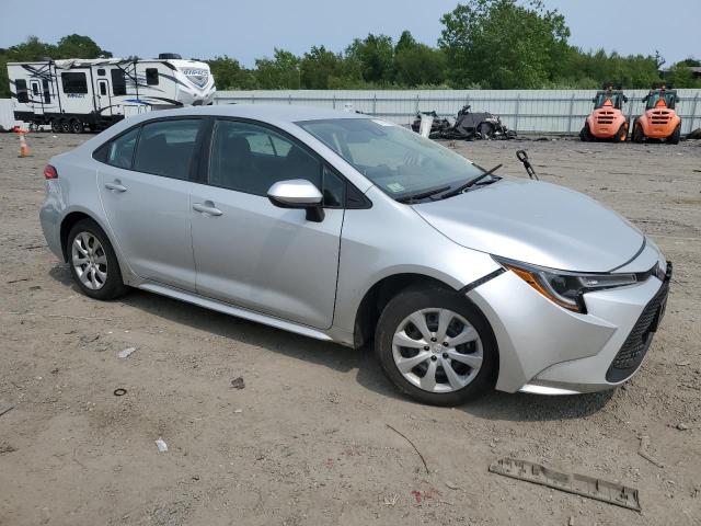 5YFEPMAE2MP167362 - 2021 TOYOTA COROLLA LE SILVER photo 4
