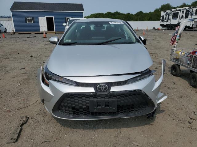5YFEPMAE2MP167362 - 2021 TOYOTA COROLLA LE SILVER photo 5