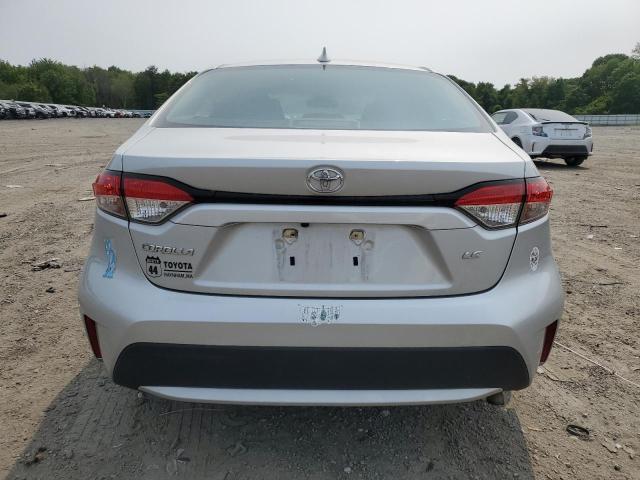 5YFEPMAE2MP167362 - 2021 TOYOTA COROLLA LE SILVER photo 6