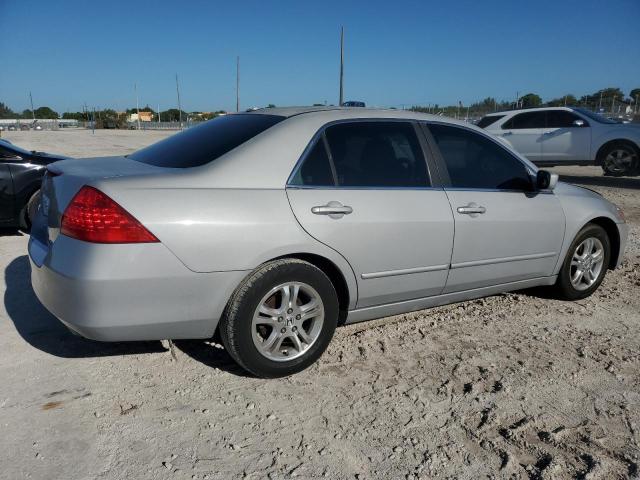 1HGCM56887A047942 - 2007 HONDA ACCORD EX SILVER photo 3