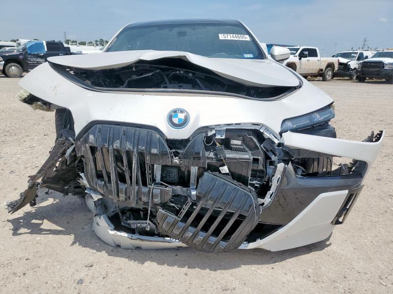 WBY53EJ00RCP86806 - 2024 BMW I7 XDRIVE60 WHITE photo 5