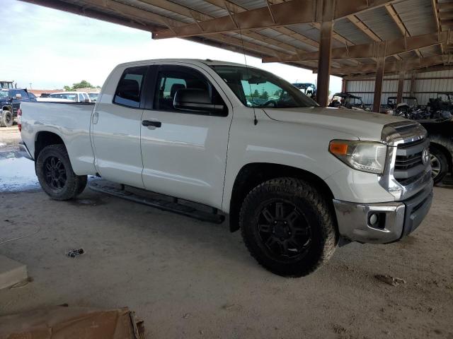 5TFUW5F16FX445887 - 2015 TOYOTA TUNDRA DOUBLE CAB SR/SR5 WHITE photo 4