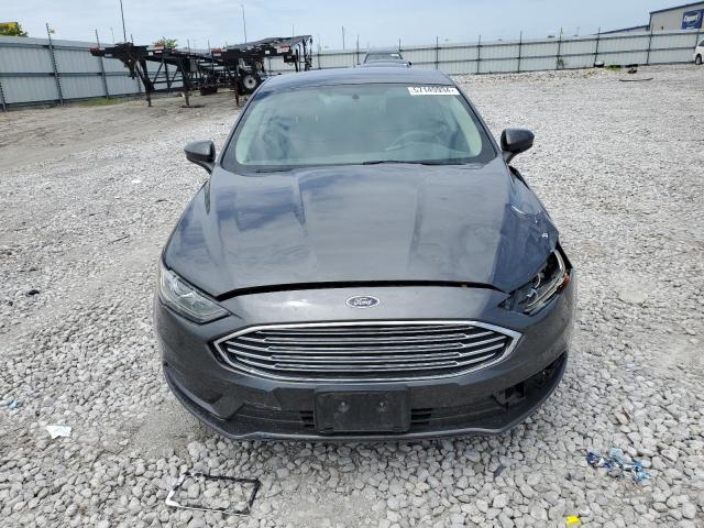 3FA6P0H7XJR123805 - 2018 FORD FUSION SE GRAY photo 5