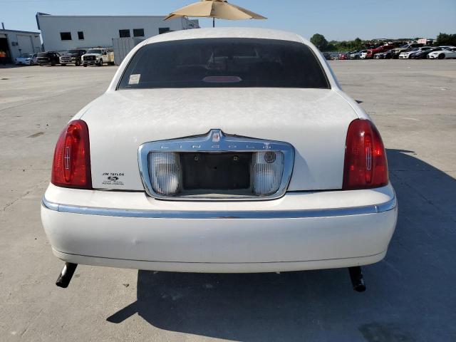 1LNHM82W8YY783438 - 2000 LINCOLN TOWN CAR SIGNATURE WHITE photo 6