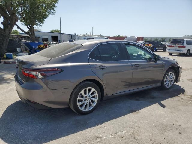 4T1C11AK8PU806473 - 2023 TOYOTA CAMRY LE GRAY photo 3