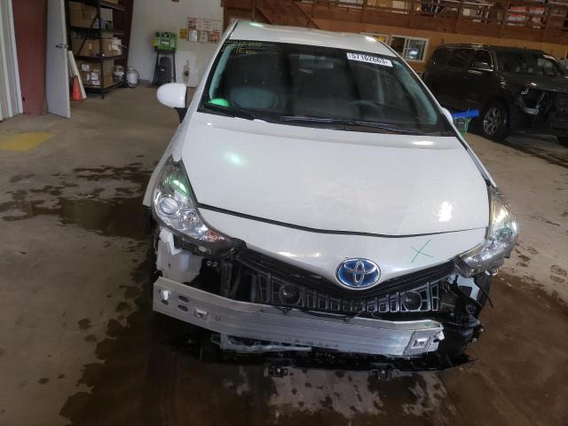 JTDZN3EU7HJ073071 - 2017 TOYOTA PRIUS V WHITE photo 5