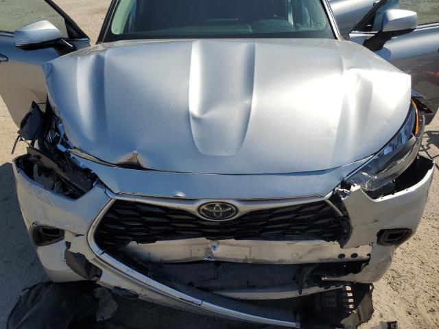 5TDGZRAH0LS500125 - 2020 TOYOTA HIGHLANDER XLE SILVER photo 12