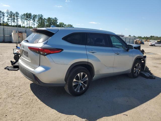 5TDGZRAH0LS500125 - 2020 TOYOTA HIGHLANDER XLE SILVER photo 3