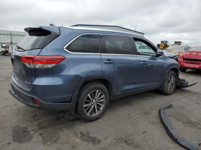 5TDJZRFH5KS989666 - 2019 TOYOTA HIGHLANDER SE BLUE photo 3