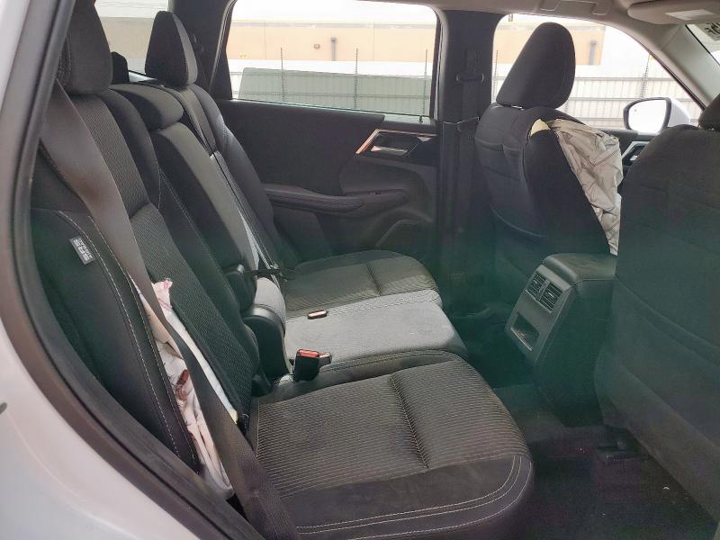 JA4J3UA83RZ026196 - 2024 MITSUBISHI OUTLANDER ES WHITE photo 11