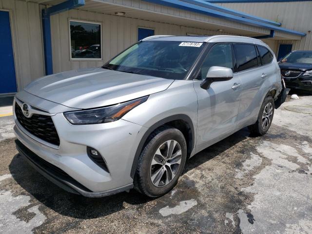 5TDGZRAH5NS545743 - 2022 TOYOTA HIGHLANDER XLE SILVER photo 1