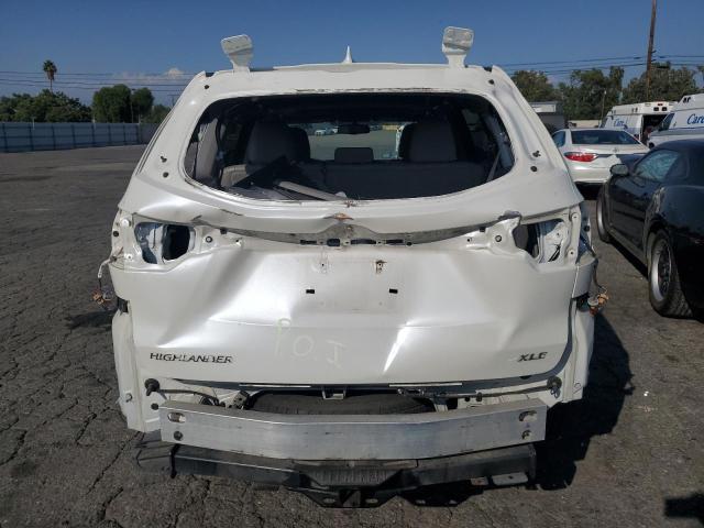 5TDKKRFH0FS070365 - 2015 TOYOTA HIGHLANDER XLE WHITE photo 6