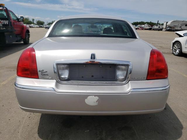 2LNBL8CV9AX752557 - 2010 LINCOLN TOWN CAR SIGNATURE LIMITED SILVER photo 6