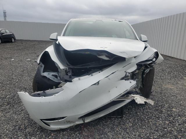 7SAYGDEE7PF661825 - 2023 TESLA MODEL Y Weiß Foto 5