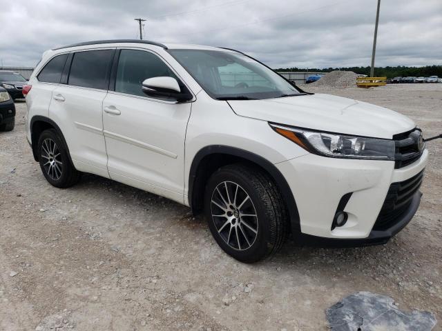 5TDJZRFH3JS830286 - 2018 TOYOTA HIGHLANDER SE WHITE photo 4