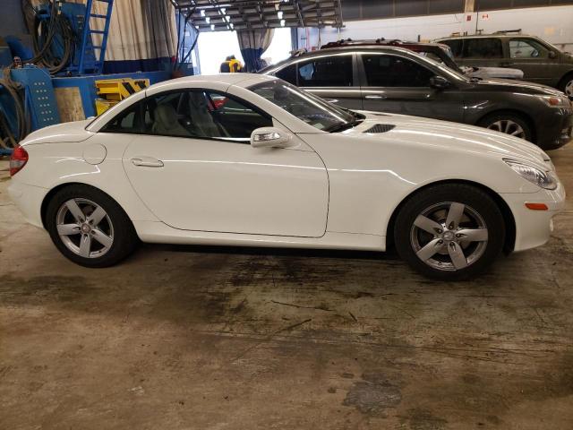 WDBWK54F58F188764 - 2008 MERCEDES-BENZ SLK 280 WHITE photo 4