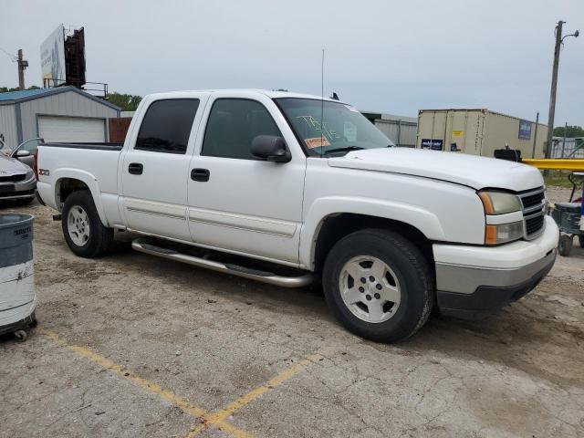 2GCEK13Z371123161 - 2007 CHEVROLET SILVERADO K1500 CLASSIC CREW CAB WHITE photo 4