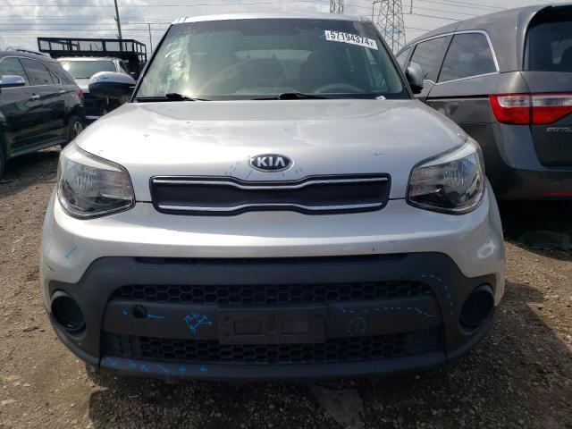 KNDJN2A20J7604755 - 2018 KIA SOUL SILVER photo 5