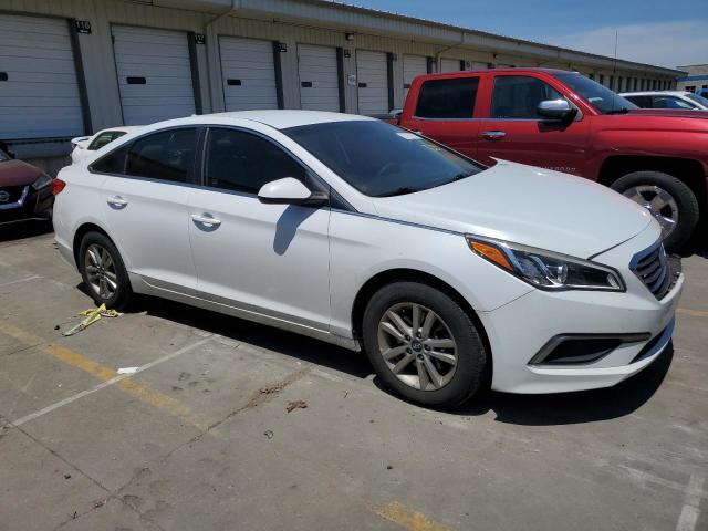 5NPE24AFXGH305075 - 2016 HYUNDAI SONATA SE WHITE photo 4