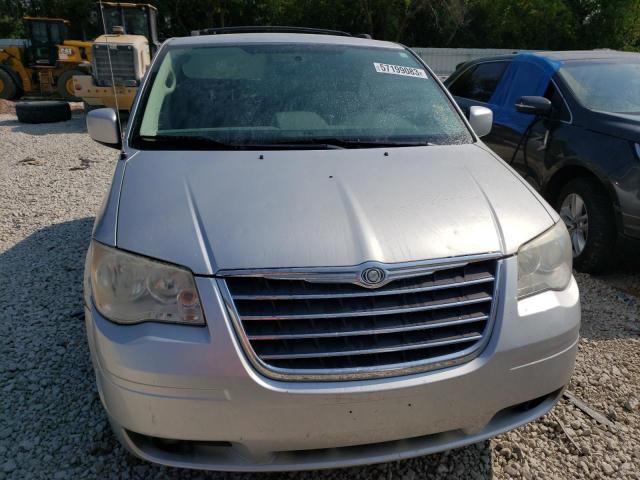 2A4RR5D1XAR414157 - 2010 CHRYSLER TOWN & COU TOURING SILVER photo 5
