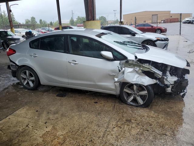 3KPFL4A75JE169895 - 2018 KIA FORTE LX SILVER photo 4