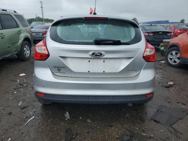 1FAHP3M27CL473060 - 2012 FORD FOCUS SEL SILVER photo 6