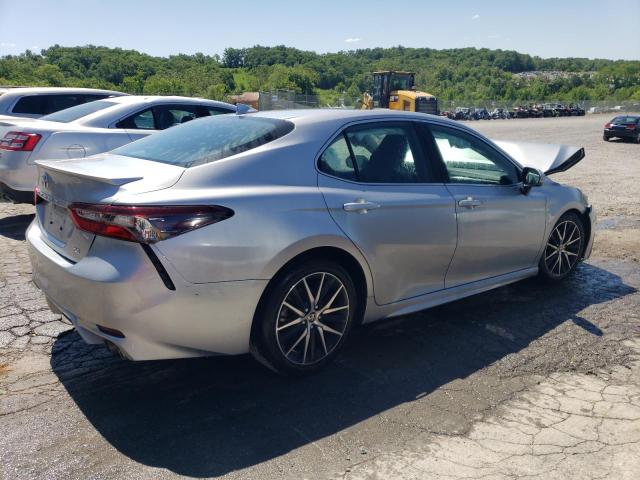 4T1G11AK1PU737613 - 2023 TOYOTA CAMRY SE NIGHT SHADE SILVER photo 3