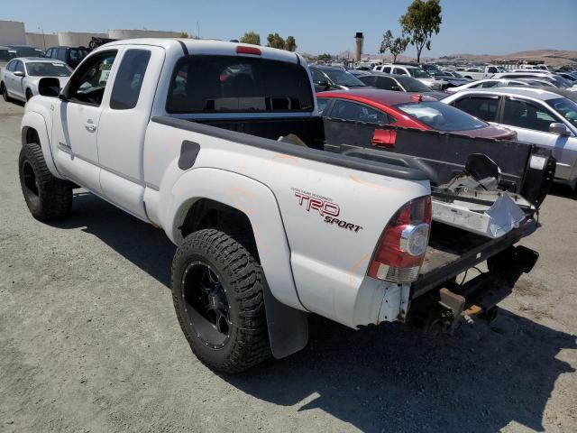 5TFTU4GN2BX012297 - 2011 TOYOTA TACOMA PRERUNNER ACCESS CAB WHITE photo 2