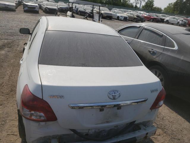 JTDBT923184028860 - 2008 TOYOTA YARIS WHITE photo 6