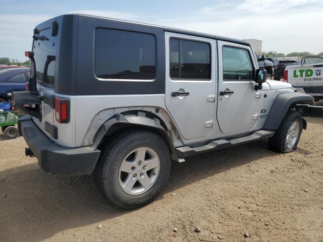 1J4GA39158L543180 - 2008 JEEP WRANGLER U X SILVER photo 3