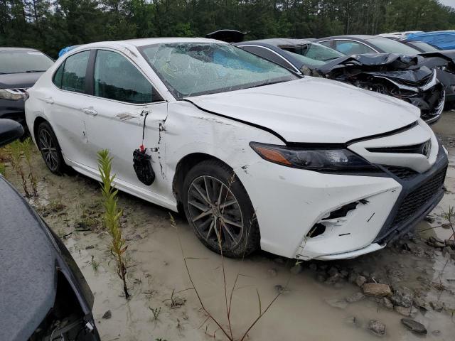 4T1G11AK4MU554797 - 2021 TOYOTA CAMRY SE WHITE photo 4